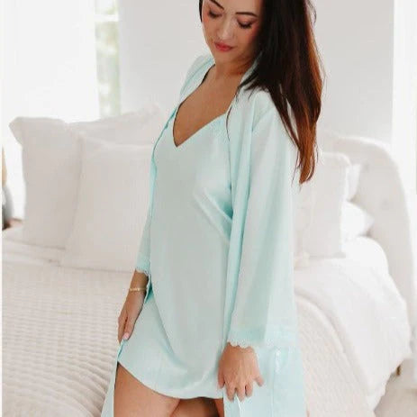 Victoria Charm chemise and robe